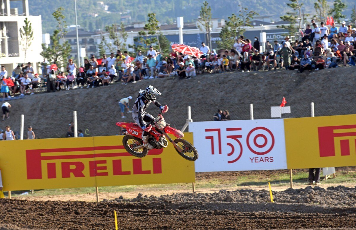 Tripletta Pirelli nel Mondiale Motocross 2022